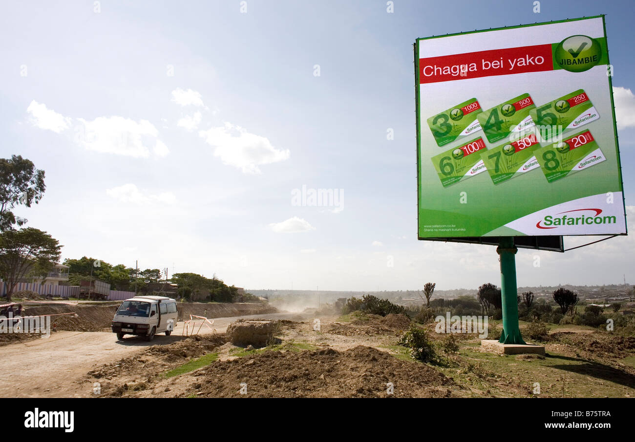 Cartelloni pubblicitari commerciali sono in aumento in Kenya come l'economia è sempre più forte Safaricom è un fornitore di servizi di telecomunicazione in Kenya Foto Stock