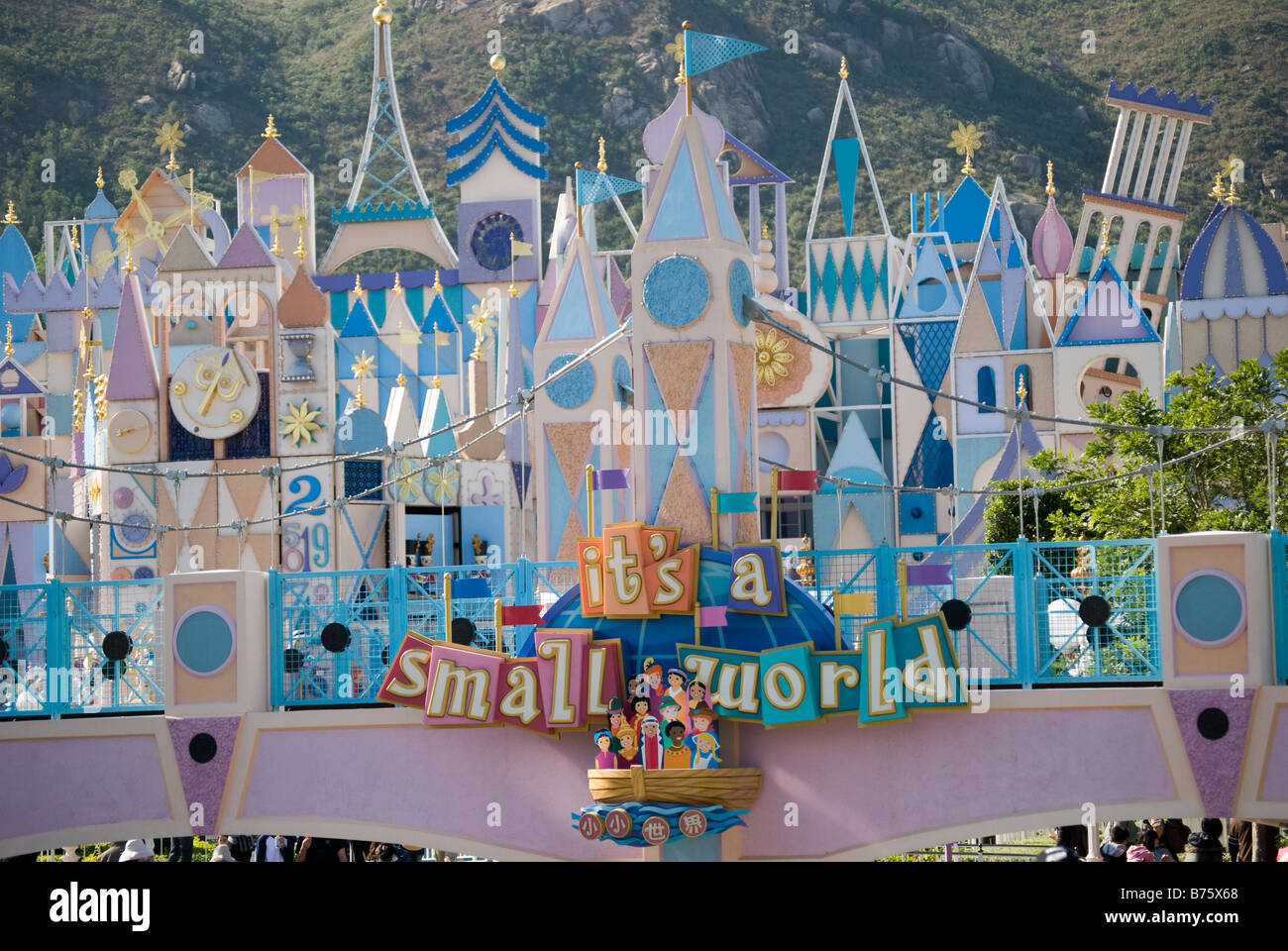 'E' un piccolo mondo', Fantasyland, Hong Kong Disneyland Resort, Isola di Lantau, Hong Kong, Repubblica popolare Cinese Foto Stock
