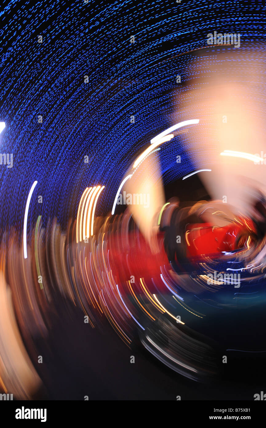 Spirale blured scena notturna, sullo sfondo di Londra Foto Stock