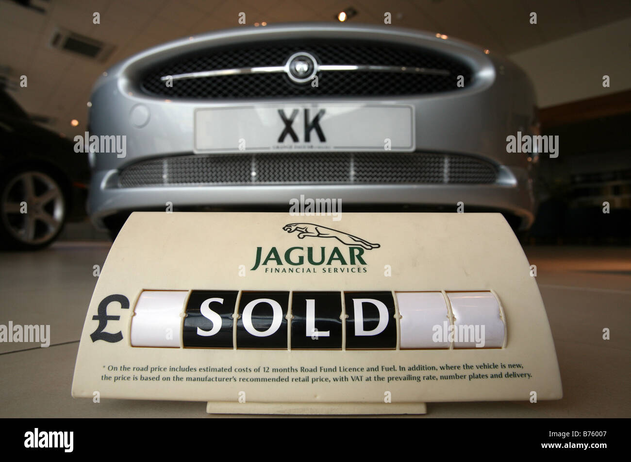 Venduti segno davanti di una Jaguar XK Foto Stock