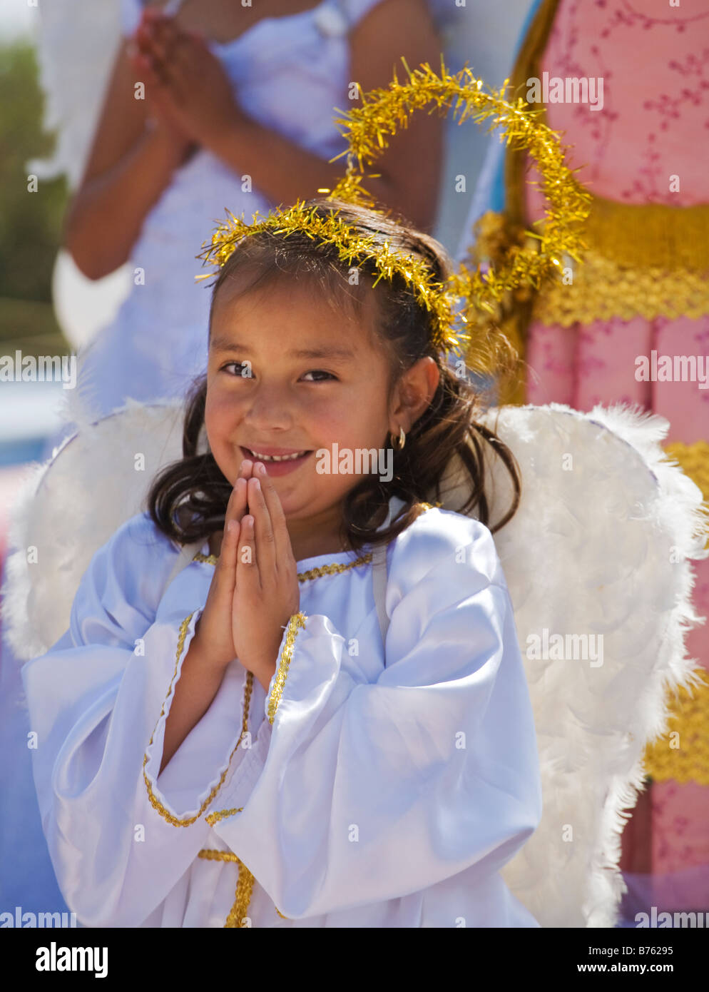 Una giovane ragazza messicana è vestito come la Vergine di Guadalupe nella città di LOS RODRIGUEZ GUANAJUATO MESSICO Foto Stock