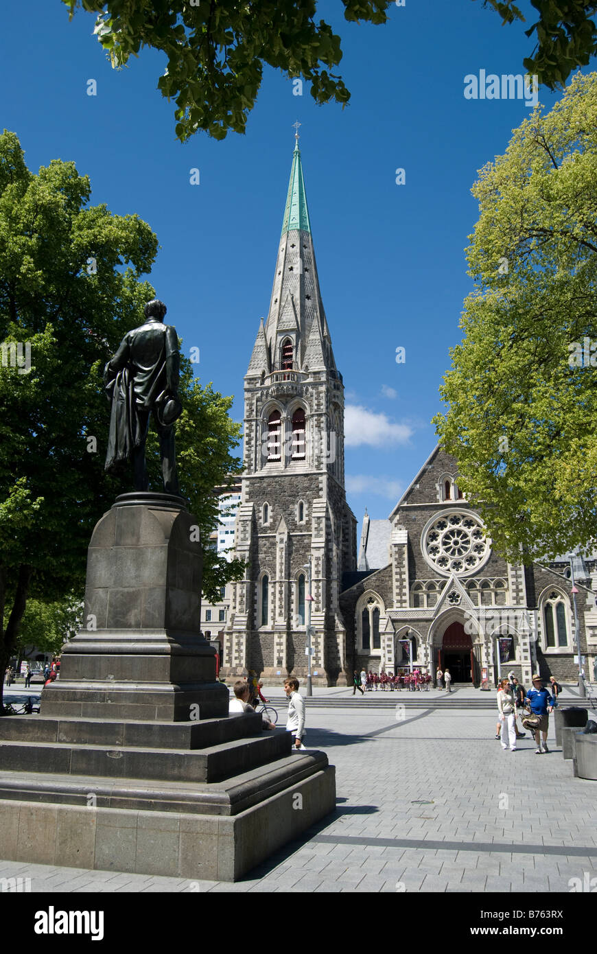 La cattedrale di Christ Church e John Robert Godley statua, Cathedral Square, Christchurch, Canterbury, Nuova Zelanda Foto Stock