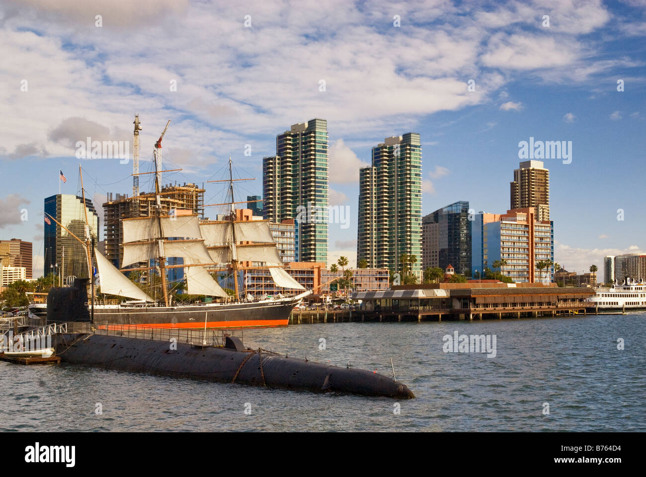 B 39 sottomarini sovietici e Stella dell India tall ship al Maritime Museum di San Diego California USA Foto Stock