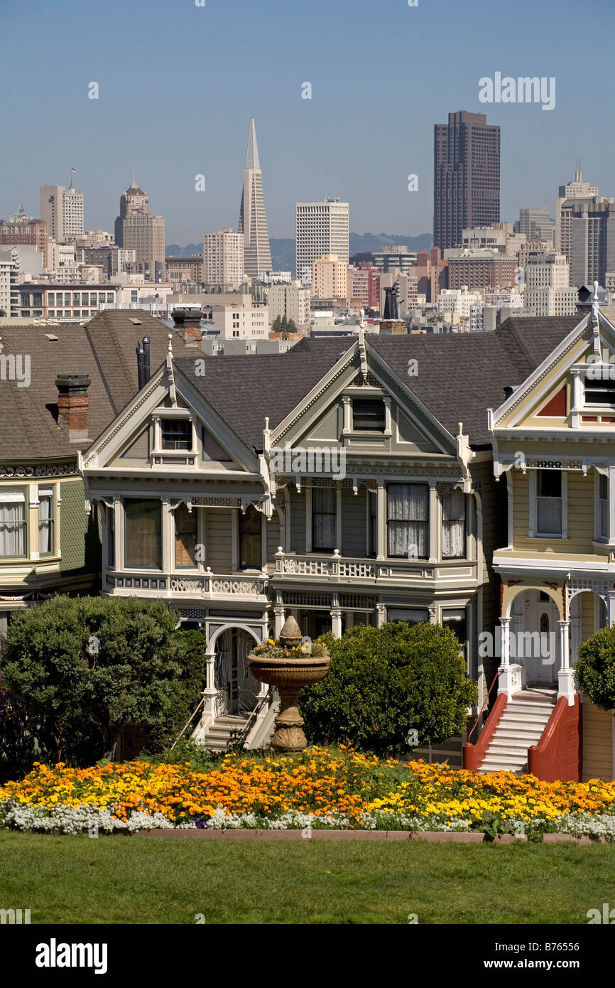 Fila di case vittoriane a 712-720 Steiner Street, San Francisco, California, Stati Uniti d'America Foto Stock