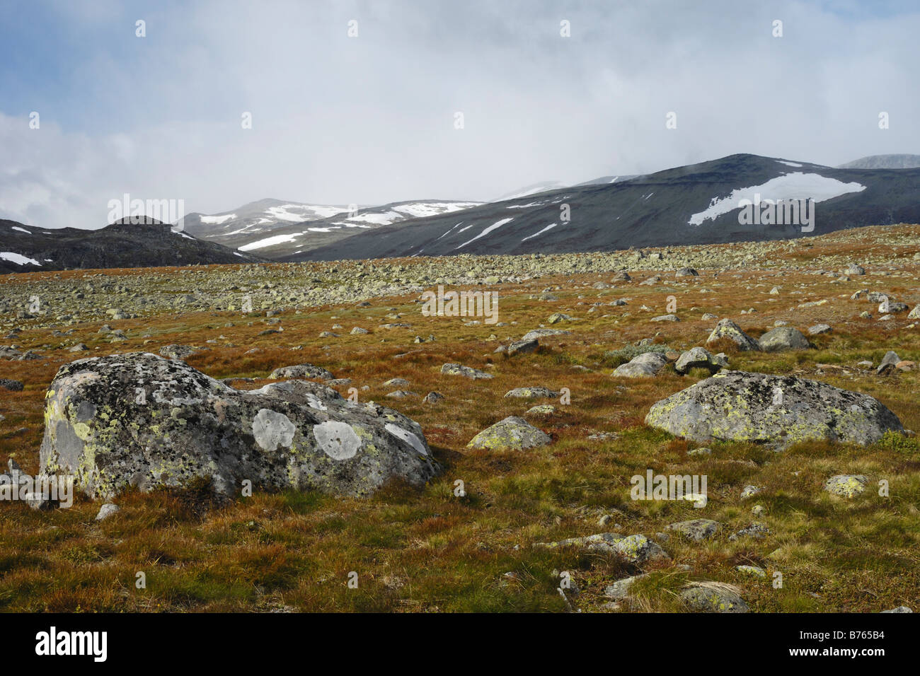 Leirungsdalen mountain range scenario lago Norvegia nord europa paesaggio Foto Stock