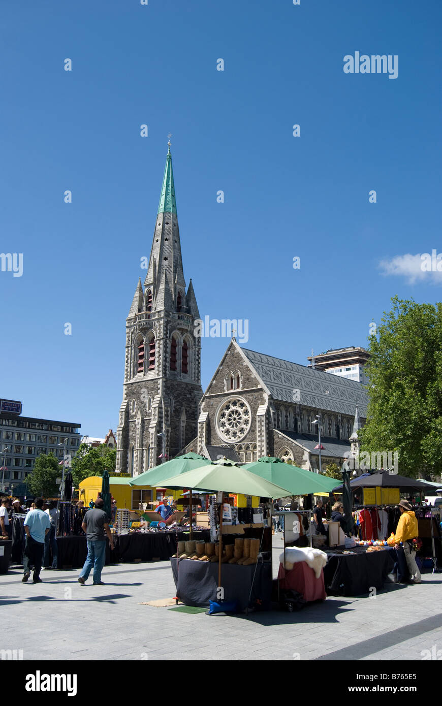 La cattedrale di Christ Church e bancarelle del mercato, Piazza del Duomo, Christchurch, Canterbury, Nuova Zelanda Foto Stock