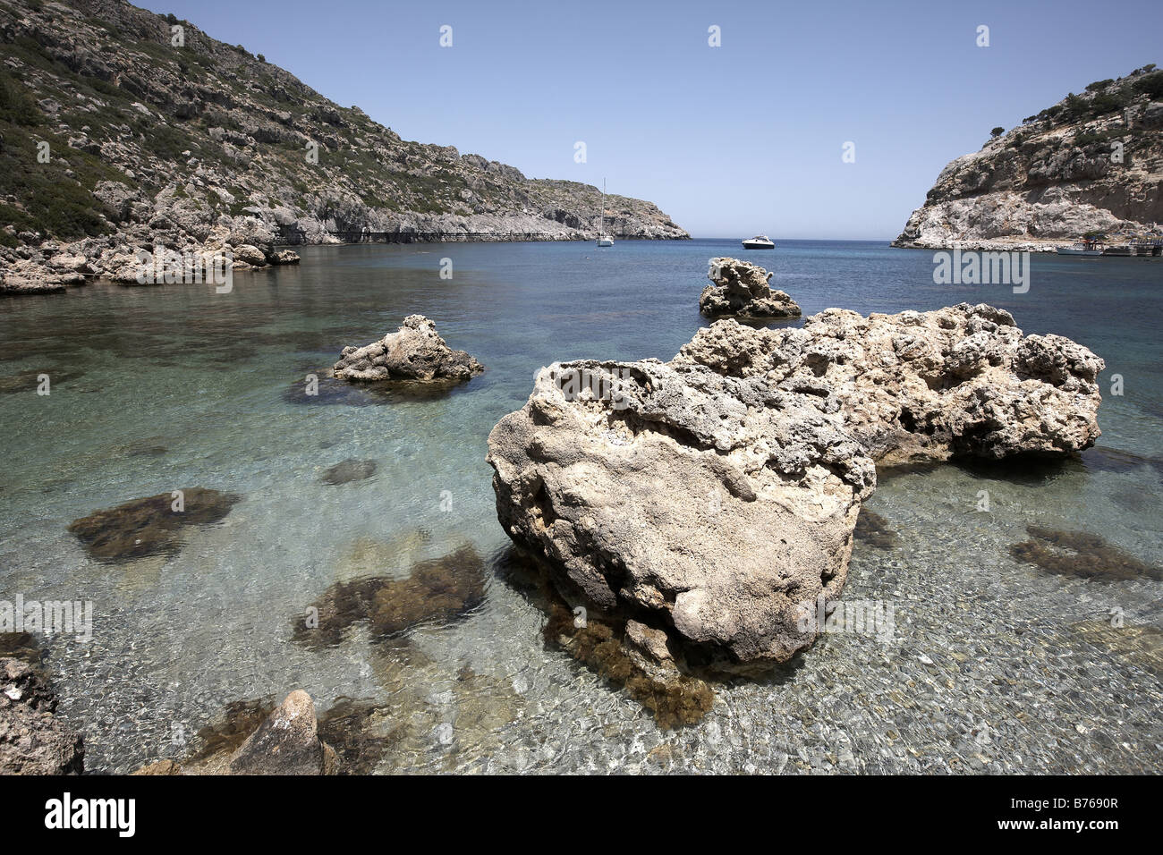 Le acque chiare di Anthony Quinn Bay Rodi Grecia Foto Stock