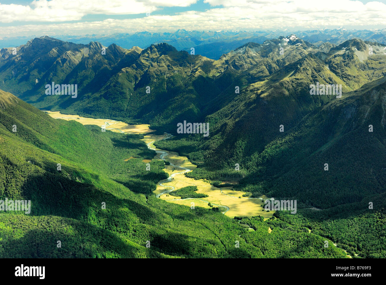 Valley Fiordland np a sud ovest della Nuova Zelanda paesaggio paesaggio montuoso Foto Stock