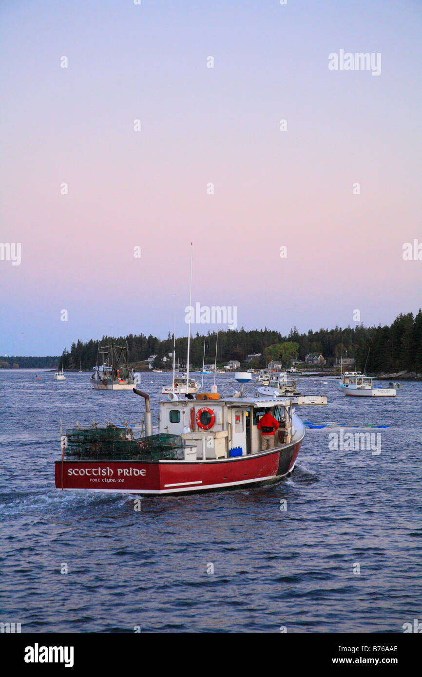 Porto all'alba, Port Clyde, Maine, Stati Uniti d'America Foto Stock