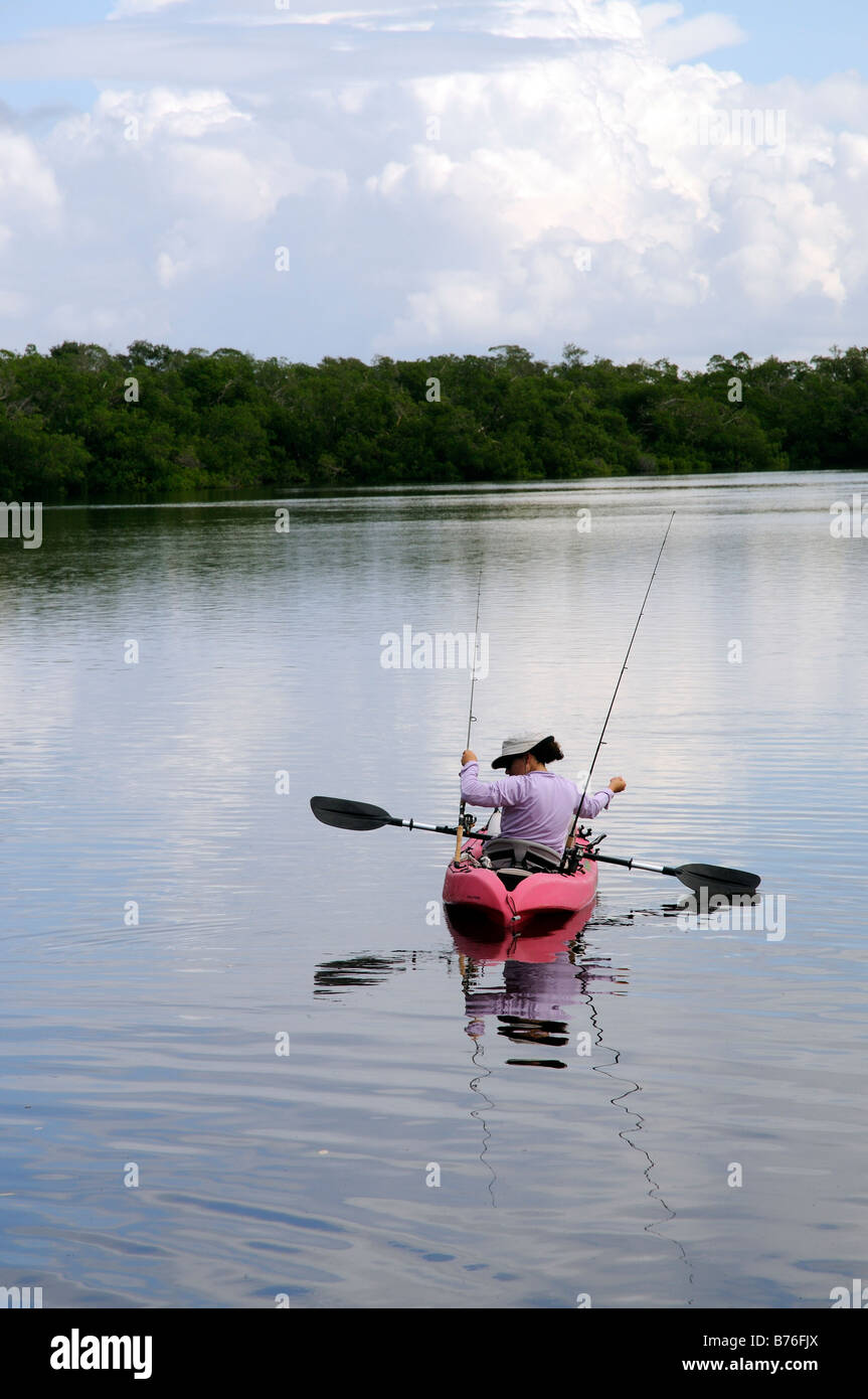 J N Ding Darling National Wildlife Refuge Sanibel Island Florida America donna pesca dal kayak Foto Stock