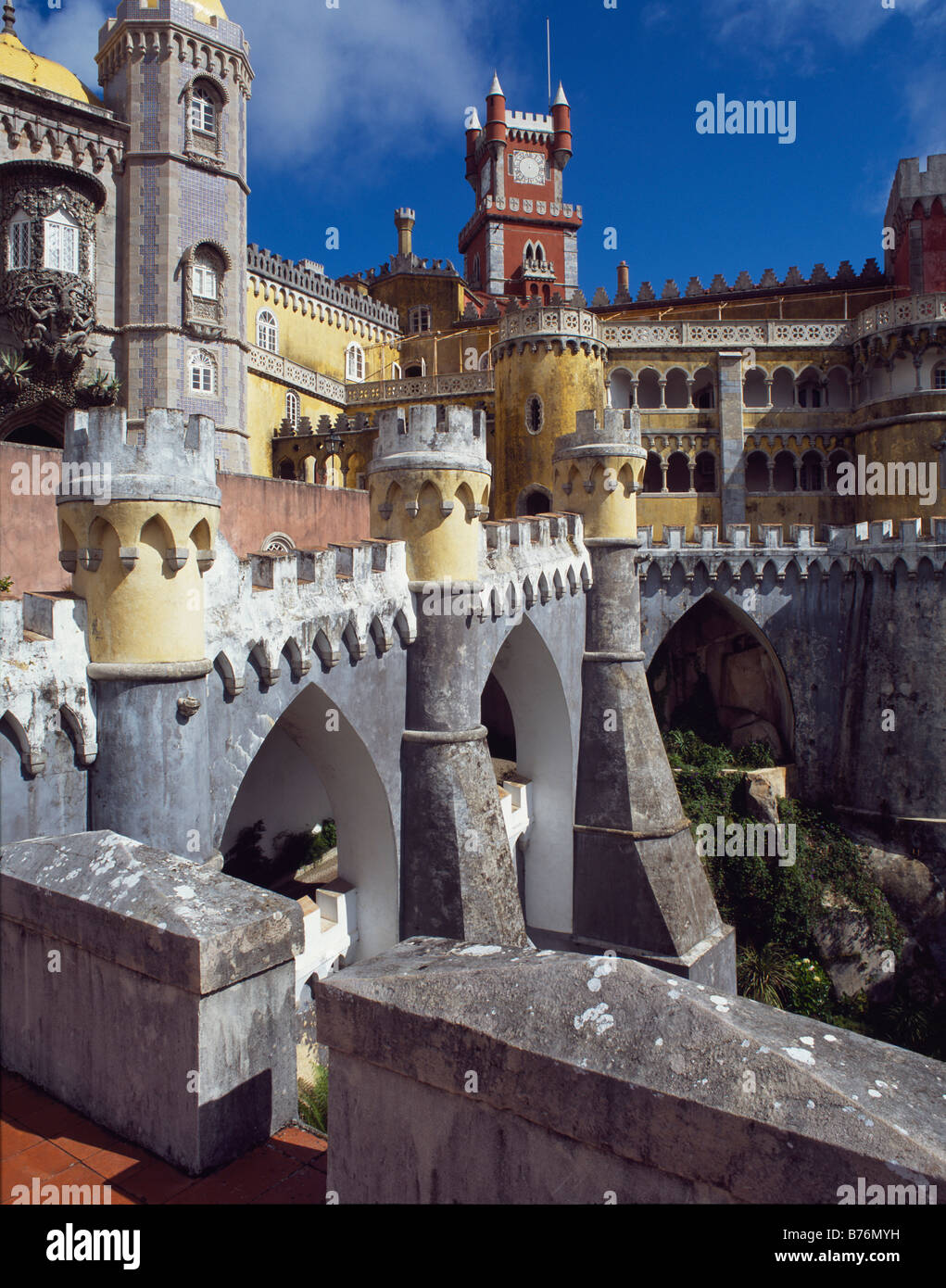 Palacio da Pena, Sintra, Portogallo. Un romantico castello di fantasia costruito da Re Ferdinando II circa 1847 Foto Stock