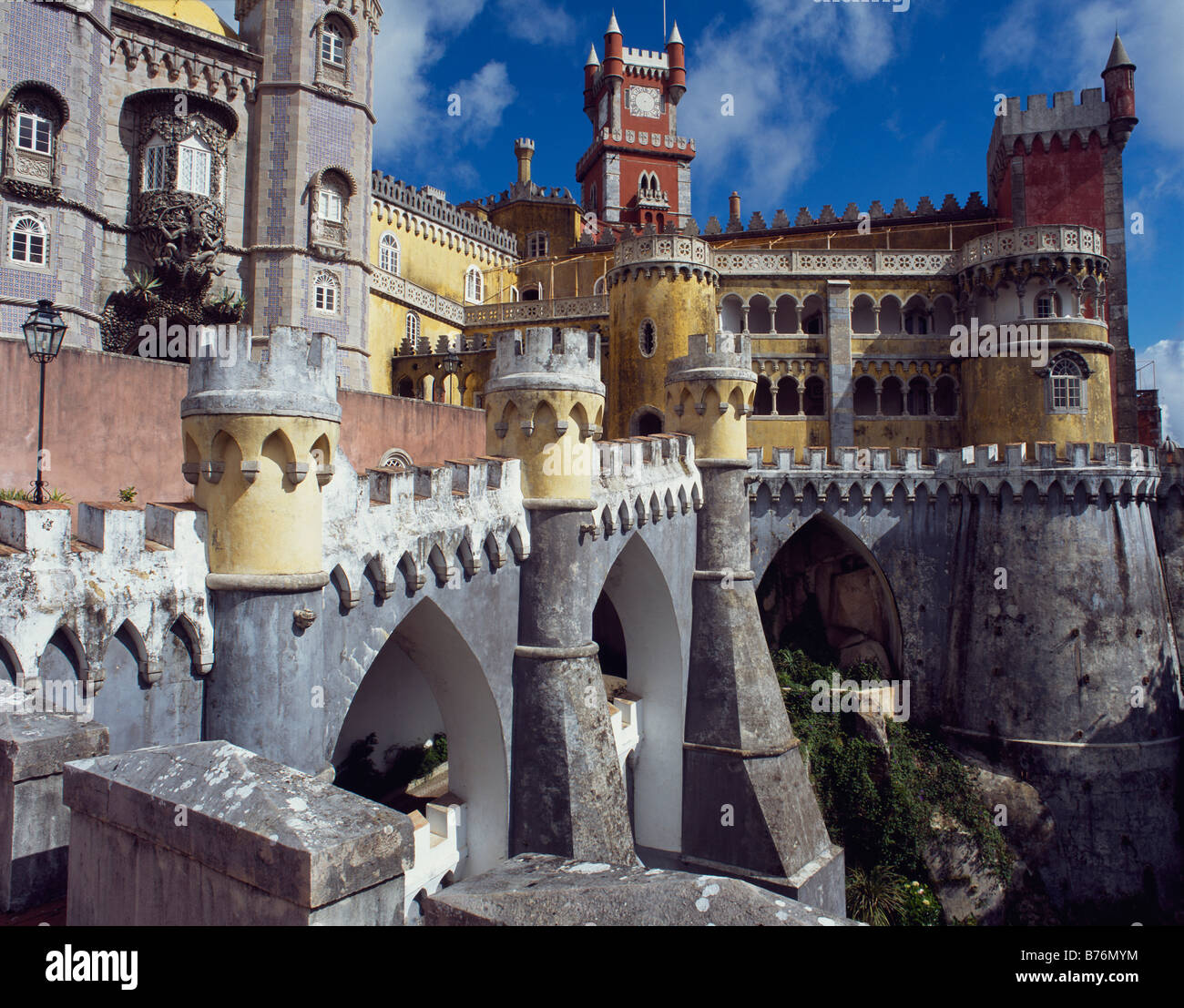 Palacio da Pena, Sintra, Portogallo. Un romantico castello di fantasia costruito da Re Ferdinando II circa 1847 Foto Stock