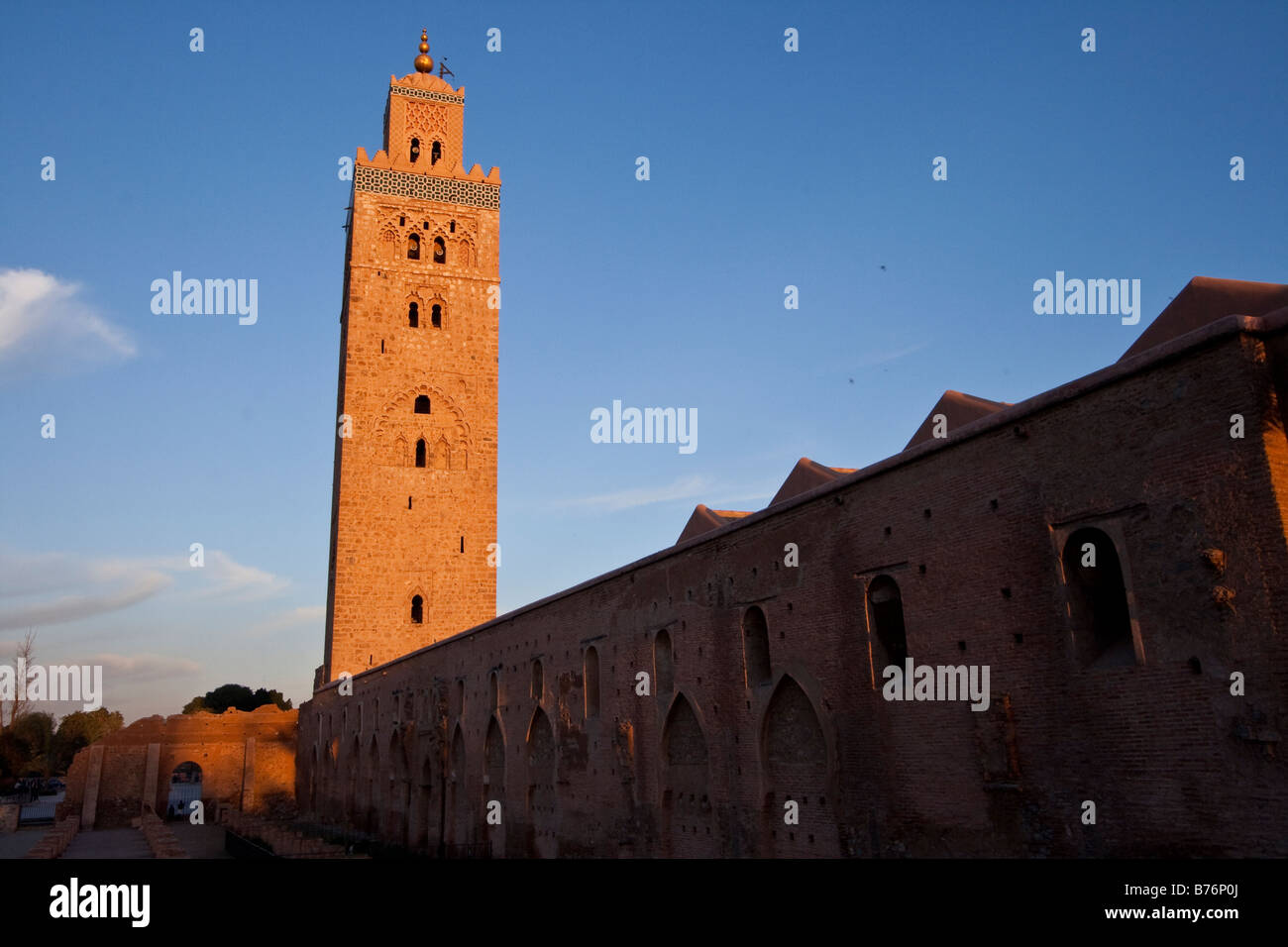 La Moschea di Koutoubia di Marrakech Marocco al tramonto Foto Stock
