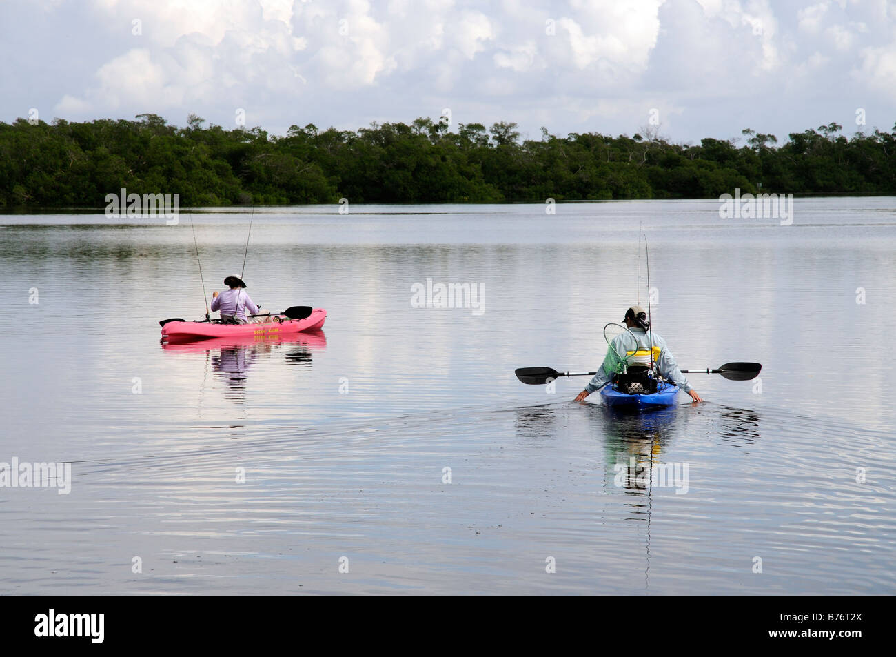 J N Ding Darling National Wildlife Refuge Sanibel Island costa del Golfo della Florida America. Coppie in viaggio di pesca Foto Stock
