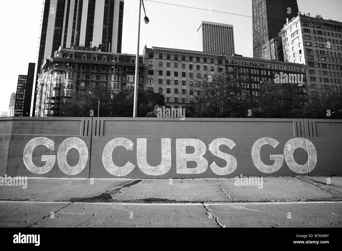 GO CUBS GO dipinta sulla parete PRESSO IL LAGO A GOLD COAST DOWNTOWN CHICAGO ILLINOIS USA Foto Stock