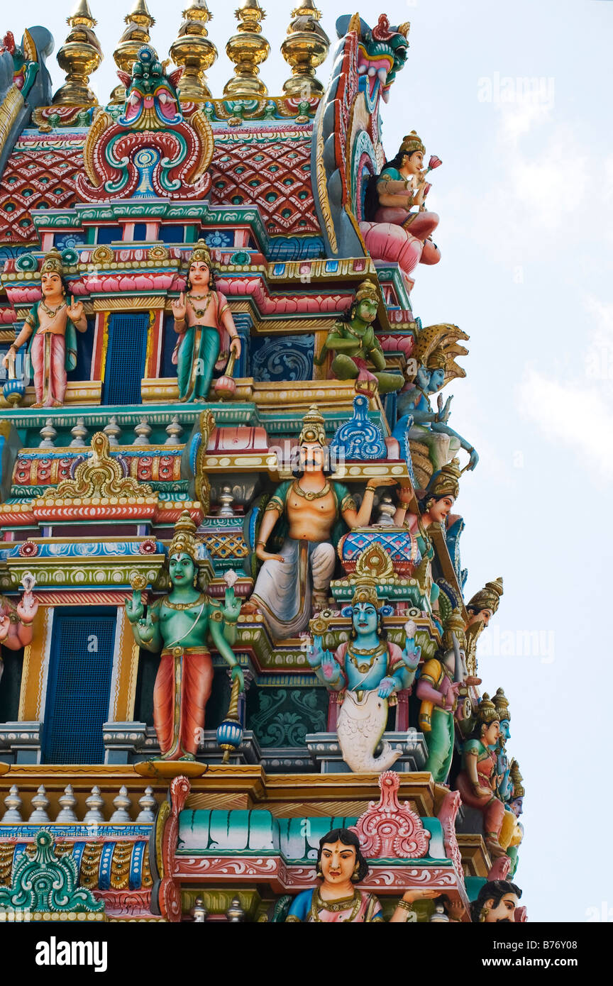 Tempio indù Gopuram alto. India del sud Foto Stock