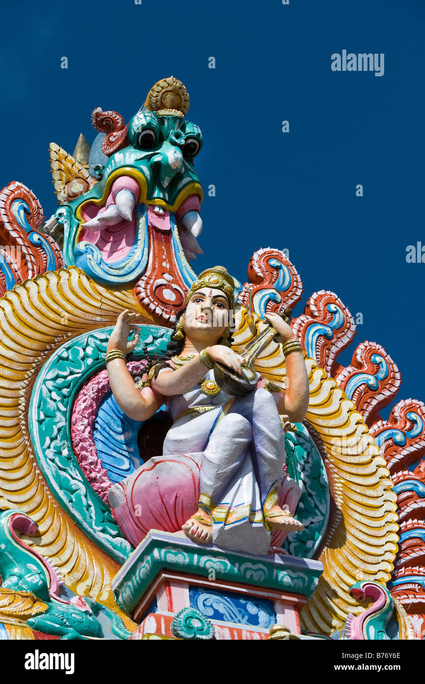 Tempio indù Gopuram alto. India del sud Foto Stock