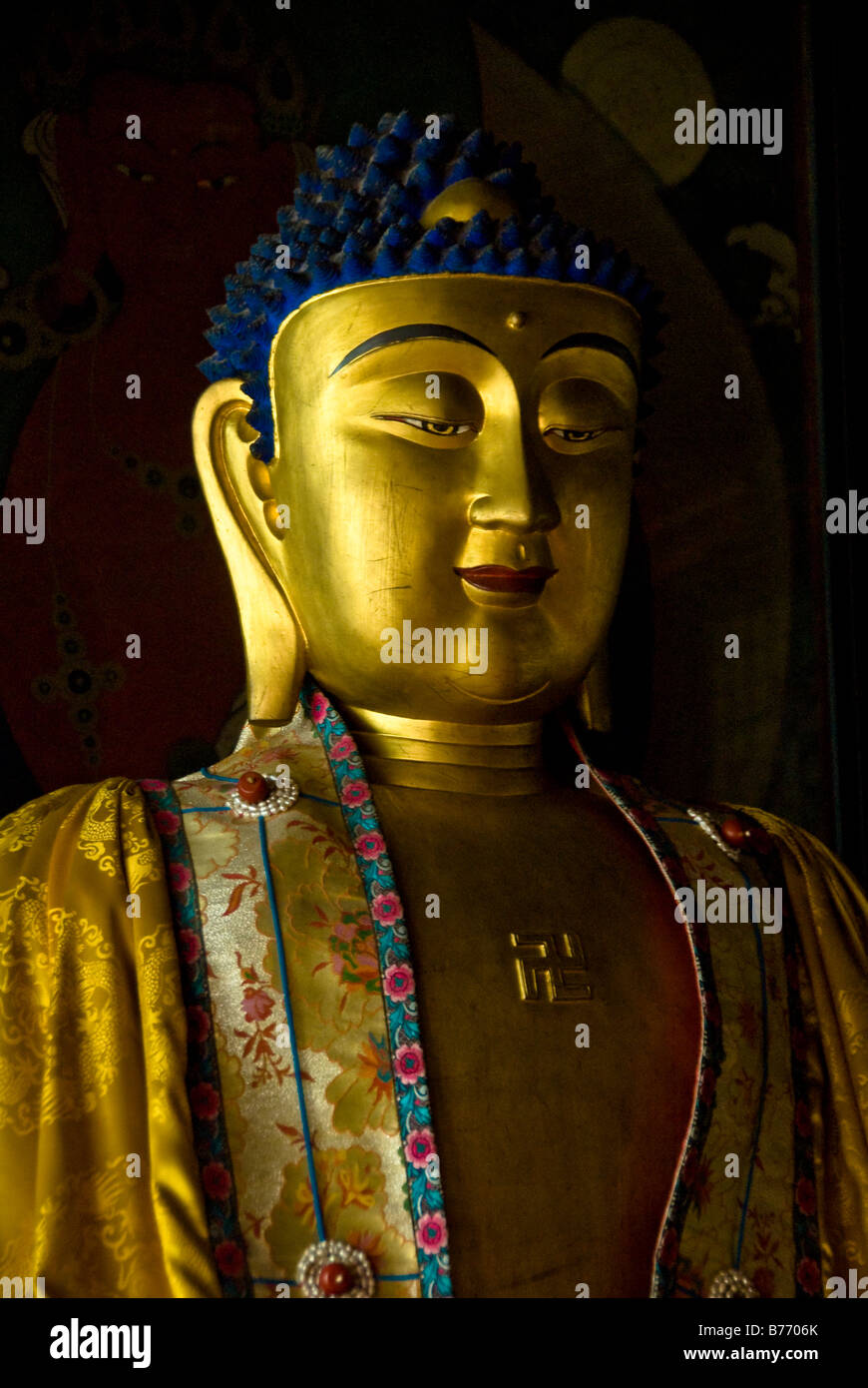 Golden statua del Buddha al tempio Lama a Pechino in Cina. Foto Stock