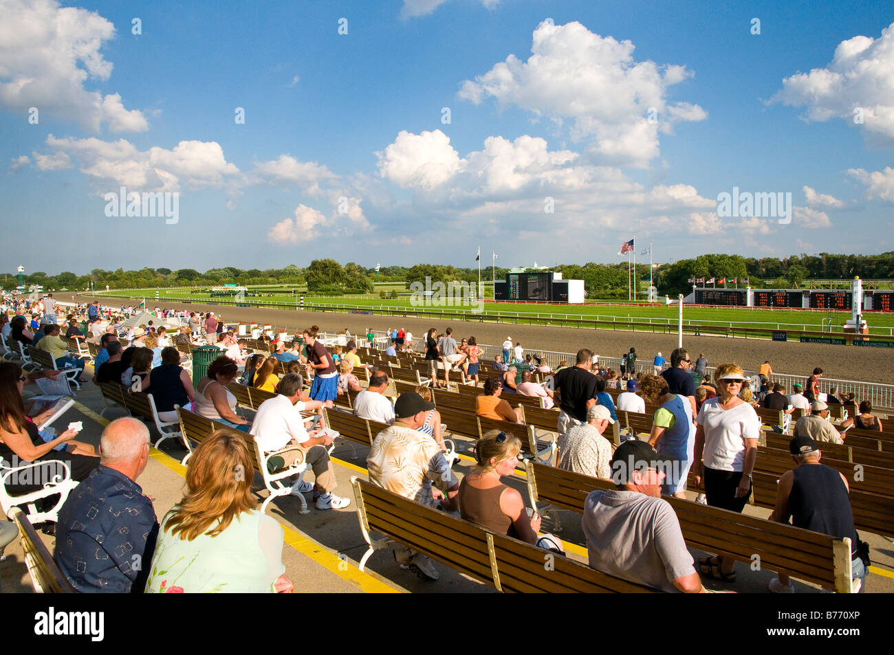 Race Track folla in via laterale. Foto Stock