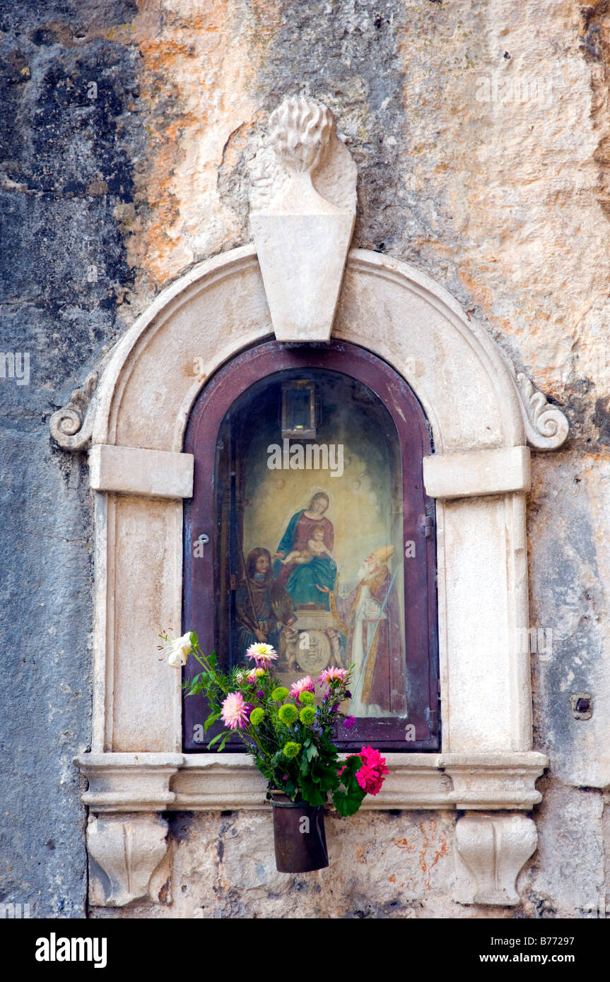 Icone Religiose nelle mura della città vecchia di Dubrovnik Croazia Foto Stock