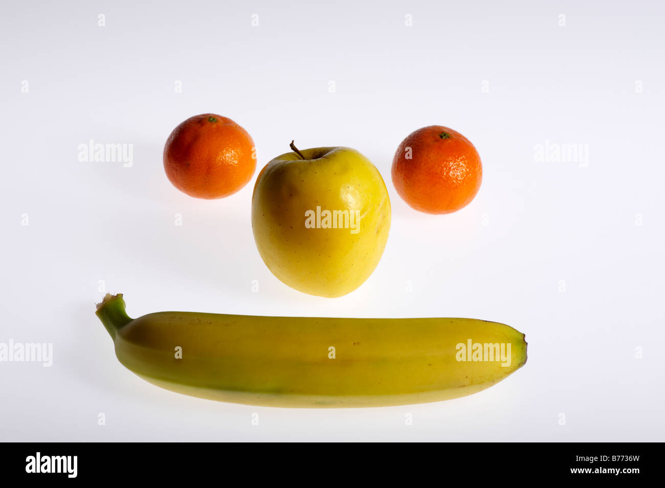 Frutta fresca in una faccina sorridente orange apple banana Foto Stock