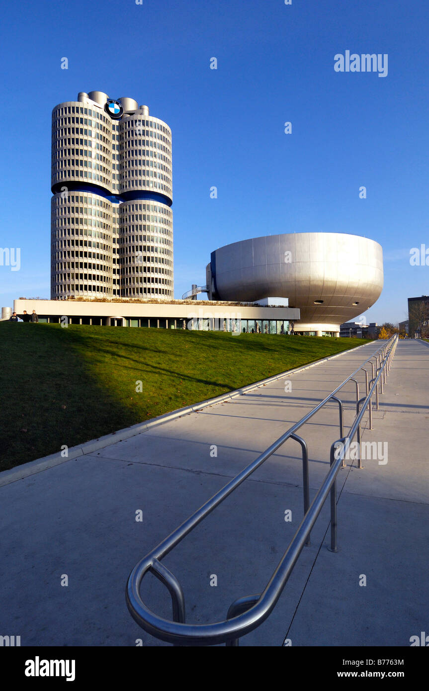 BMW torri, quattro cilindri e il museo di Monaco di Baviera, Germania, Europa Foto Stock