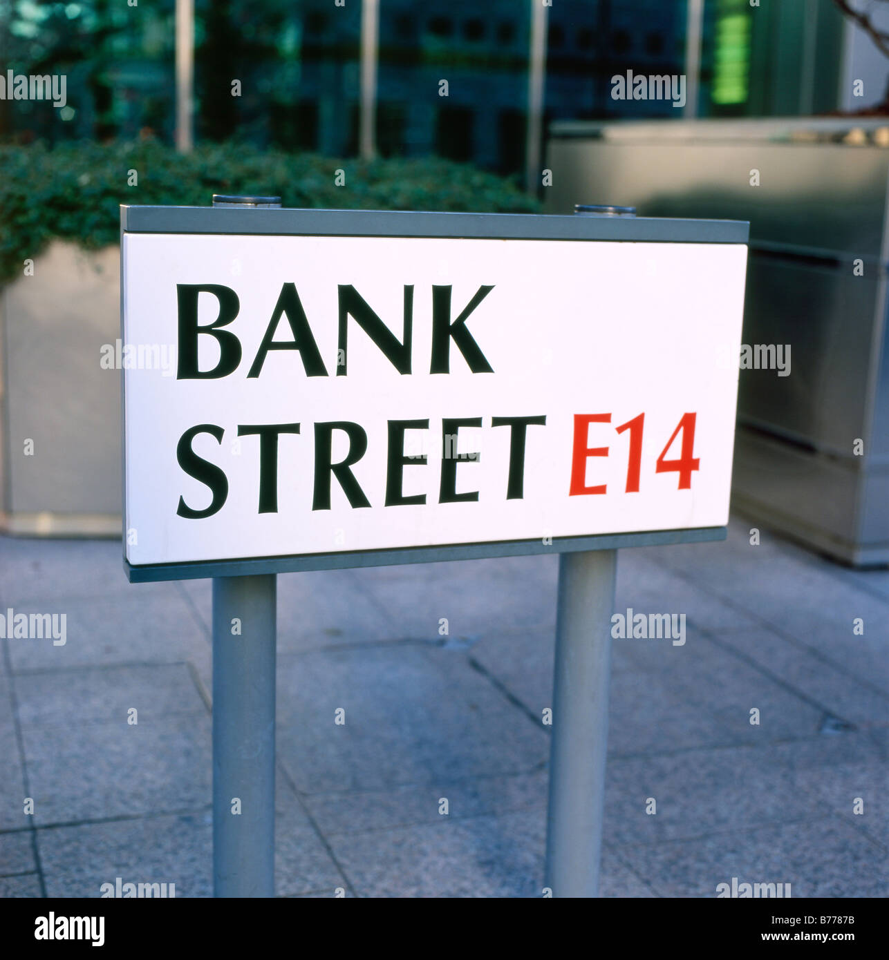 Il Bank Street E14 segno Canary Wharf, CANADA SQUARE quartiere degli affari di Londra Inghilterra REGNO UNITO KATHY DEWITT Foto Stock