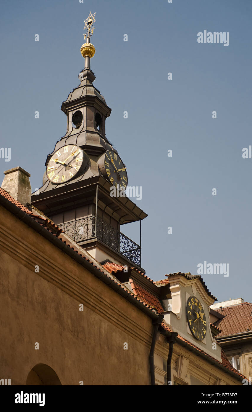 Orologio indietro quartiere ebraico di Praga Foto Stock