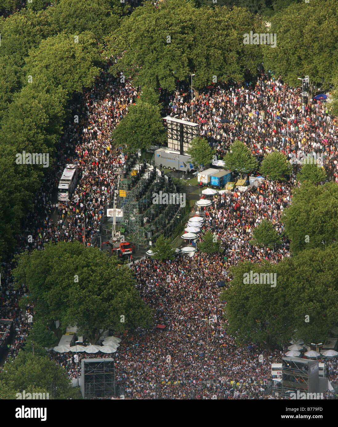 Foto aerea, Loveparade festival 2008, folla sulla B1 road, Dortmund, la zona della Ruhr, Renania settentrionale-Vestfalia Foto Stock