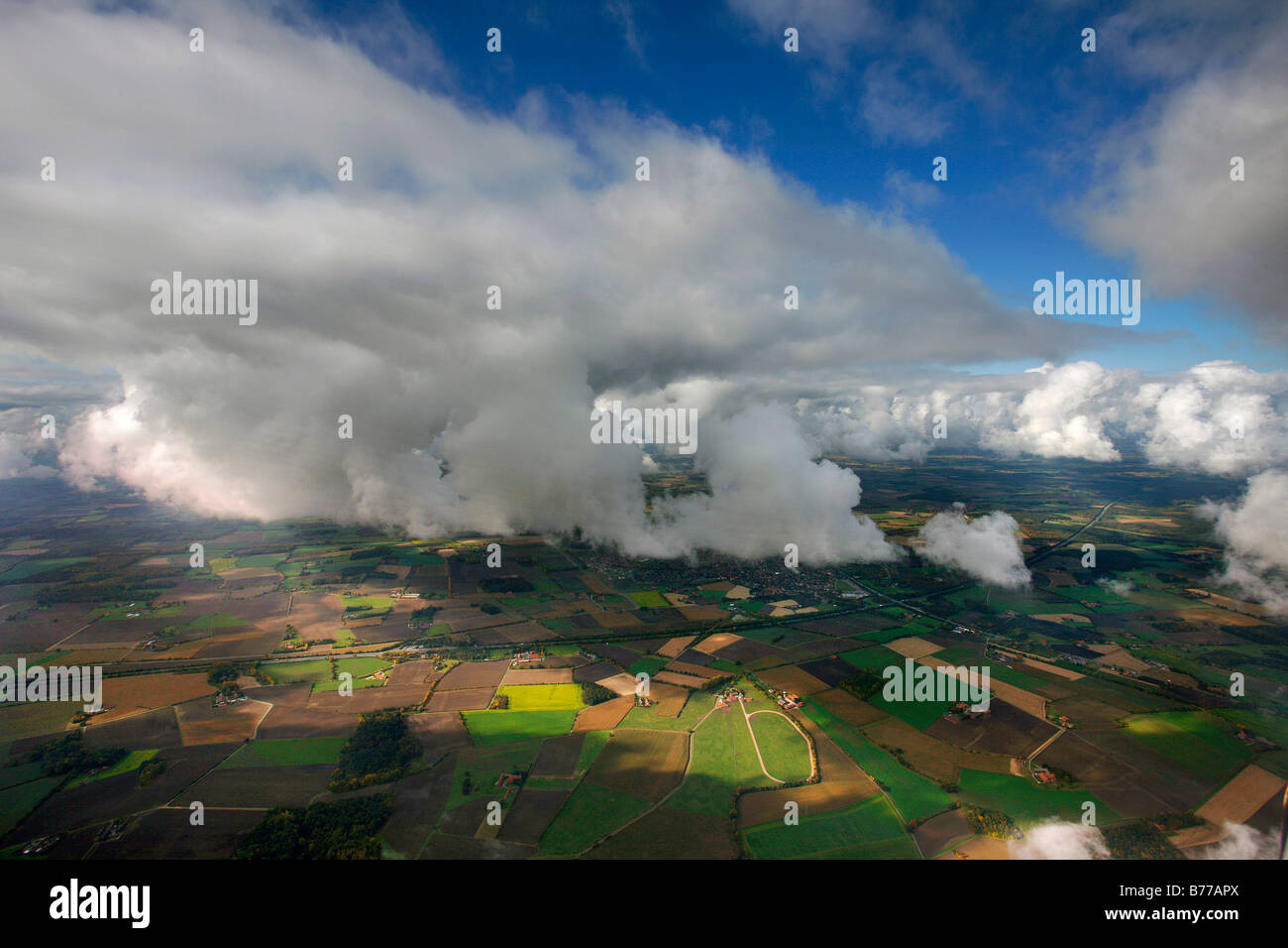 Fotografia aerea, cumulus nubi su Hamm, distretto della Ruhr, Renania settentrionale-Vestfalia, Germania, Europa Foto Stock