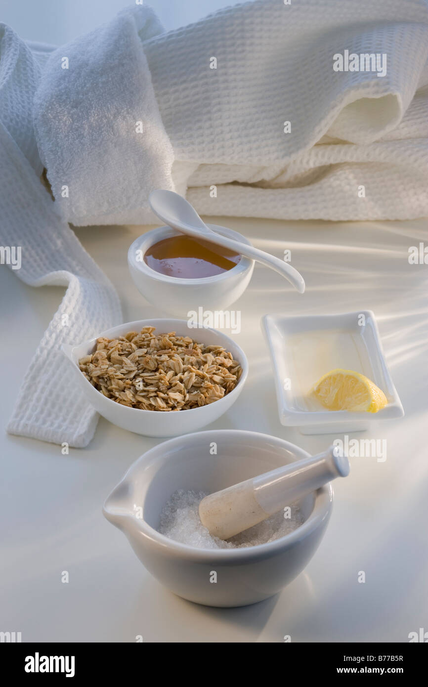 Farina di avena, miele e limone spa trattamento viso Foto Stock