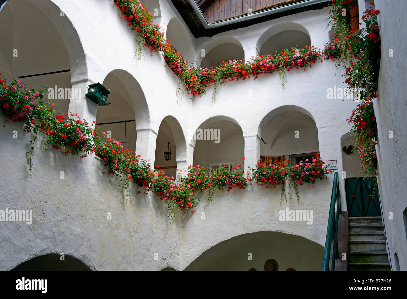 Cortile porticato in casa Haas, Gmunden sul lago Traunsee, Austria superiore, Austria, Europa Foto Stock