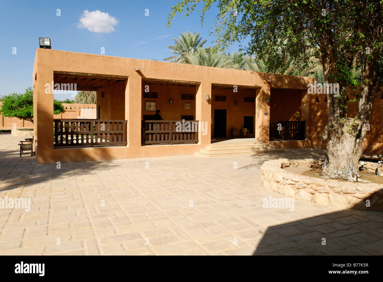 Harem edificio nel giardino del palazzo museo di Al Ain Oasis, Emirato di Abu Dhabi, Emirati Arabi Uniti, Arabia, vicino Foto Stock