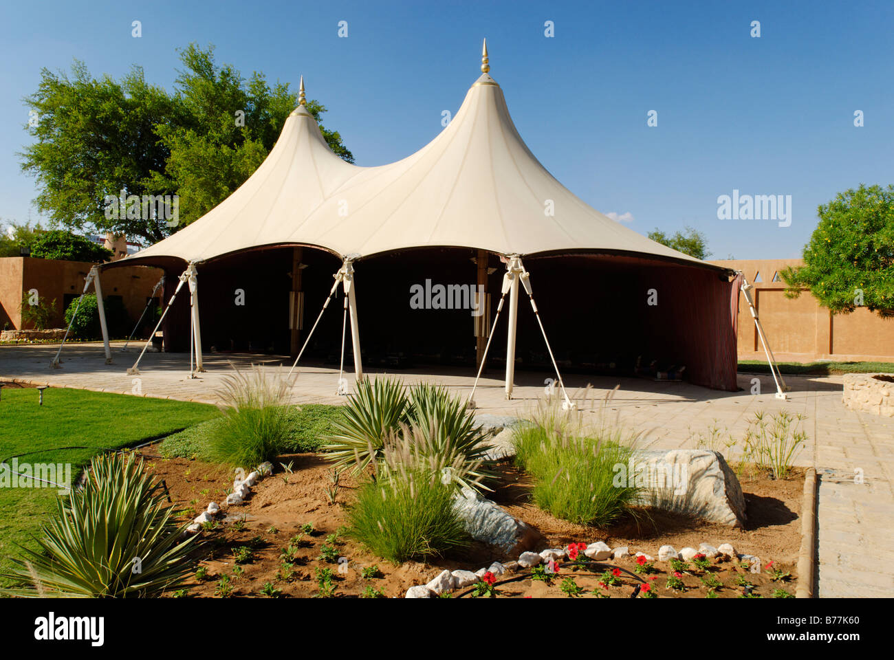 Il giardino del Palazzo Museo Al Ain Oasis, Emirato di Abu Dhabi, Emirati Arabi Uniti, Arabia, Vicino Oriente Foto Stock