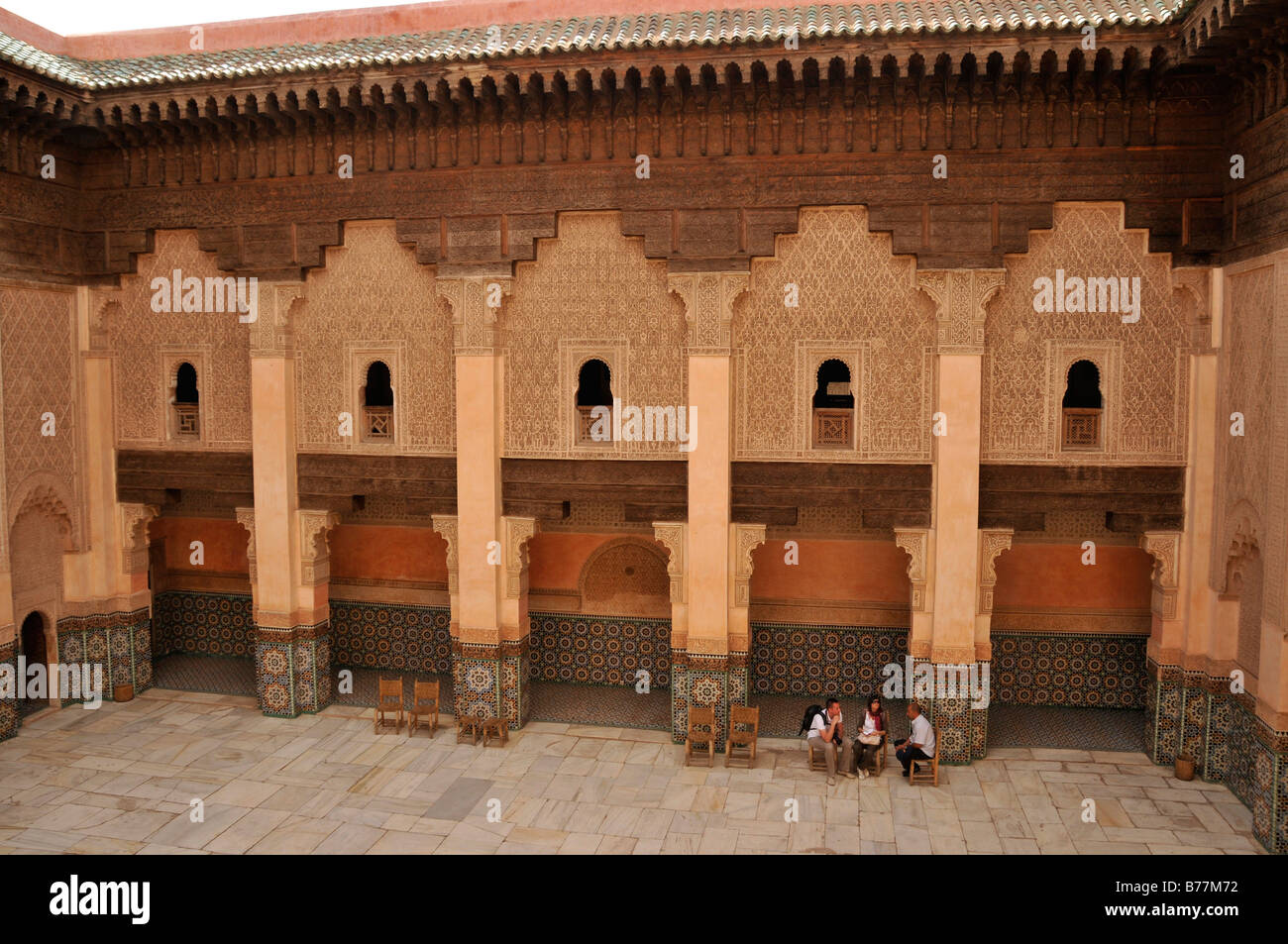 Cortile interno del Ben Youssef Madrasah, Corano scuola, nel quartiere della medina di Marrakech, Marocco, Africa Foto Stock