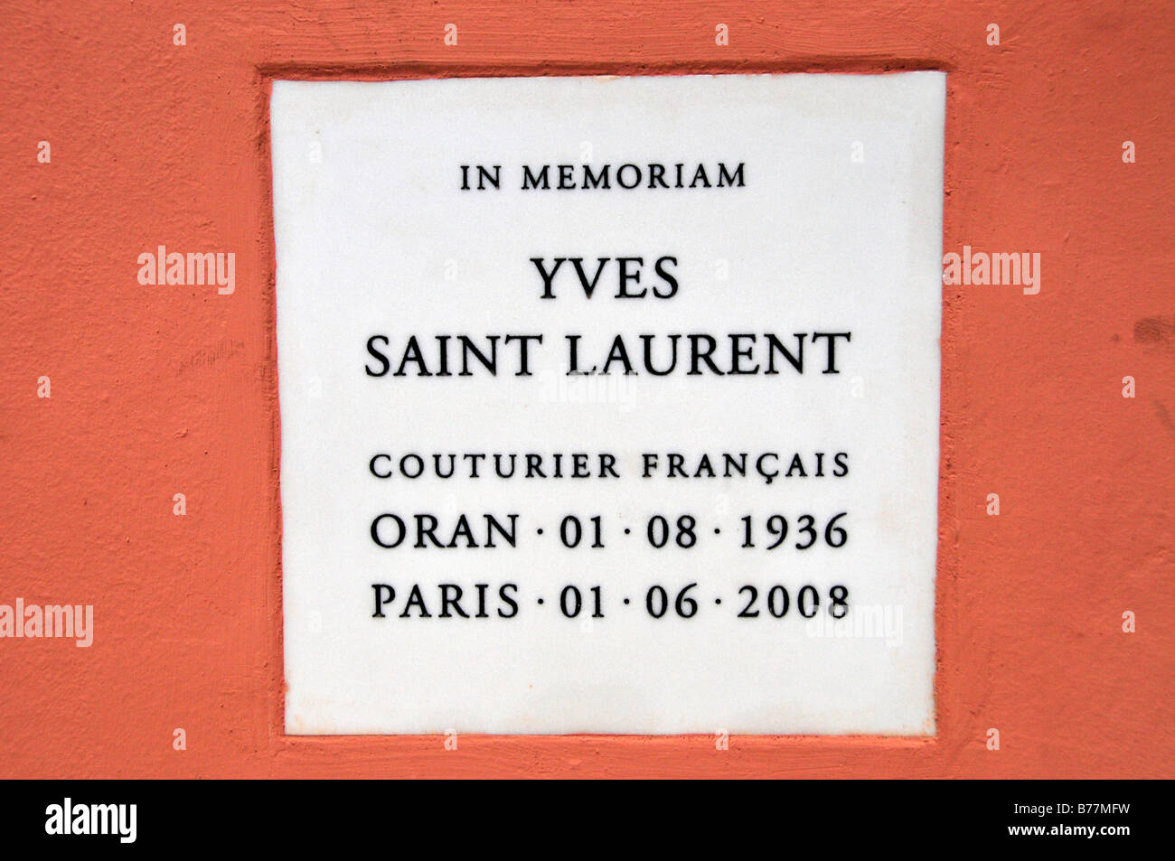 Monumento a Yves Saint Laurent nel Jardin Majorelle a Marrakech, Marocco, Africa Foto Stock
