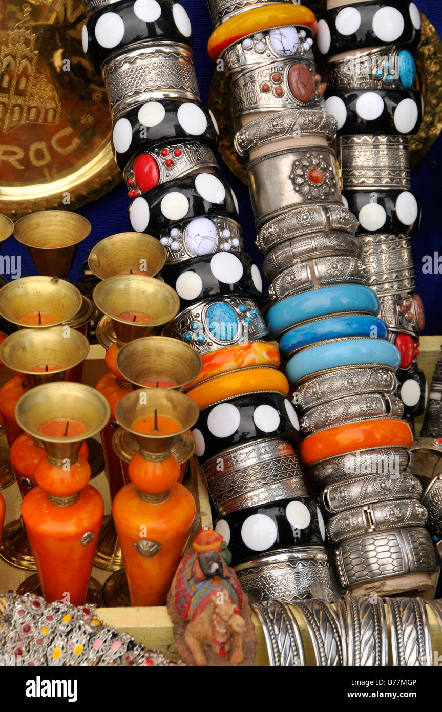 Gioielli tipici al souk, mercato, nel quartiere della medina di Marrakech, Marocco, Africa Foto Stock