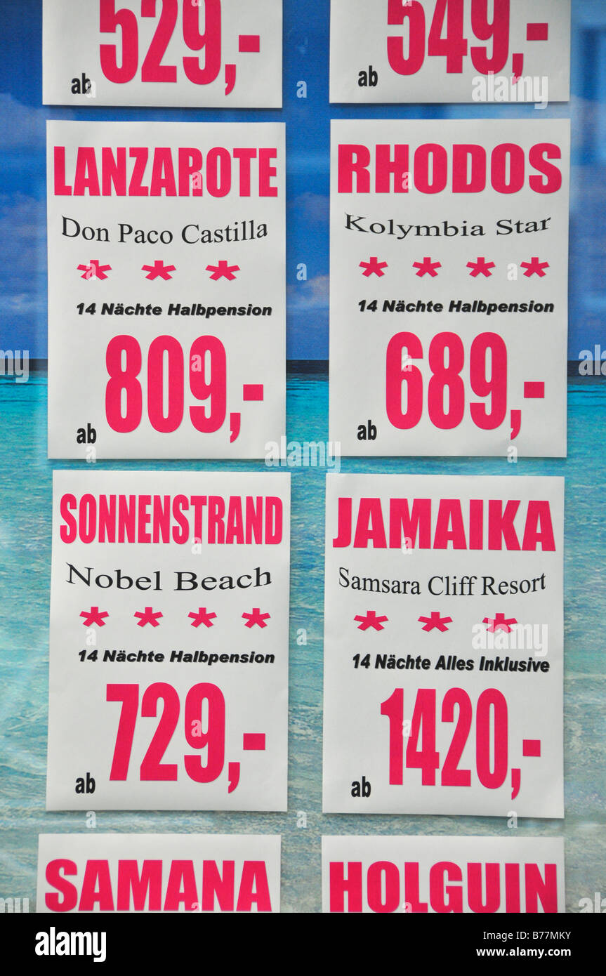 Last-minute pubblicità in un agenti di viaggio all'aeroporto di Monaco, Monaco di Baviera, Germania, Europa Foto Stock