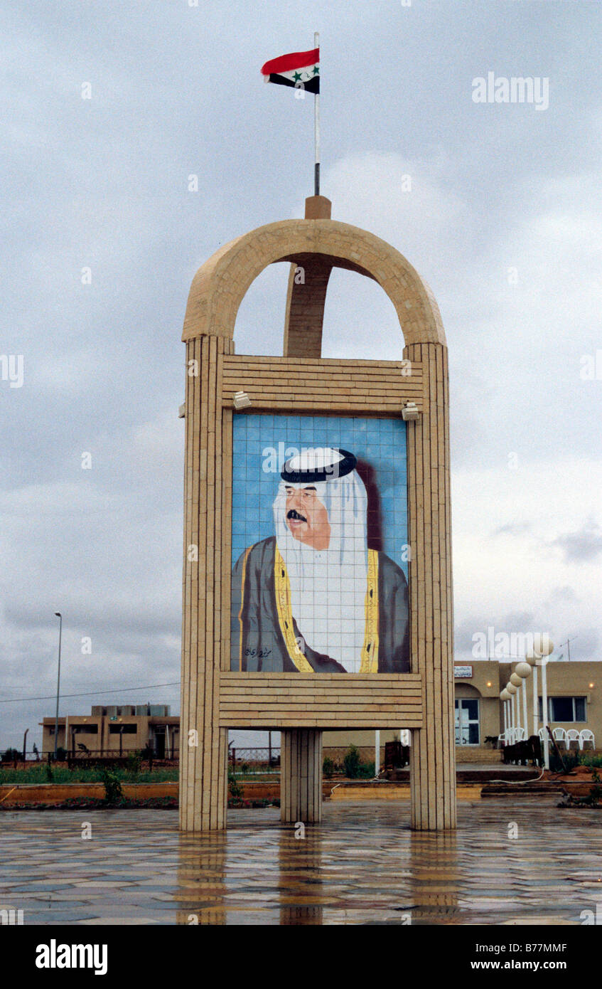 Raffigurazione di Saddam Hussein al confine tra Iraq e Siria prima della sua distruzione, Iraq, Medio Oriente Foto Stock