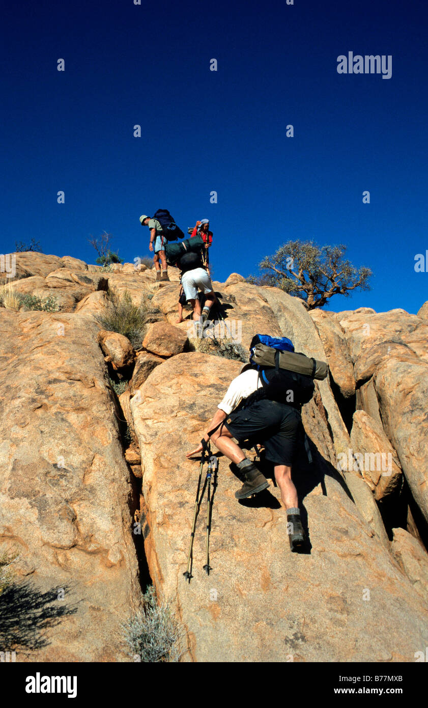 Gli escursionisti sul monte Brandberg, Namibia, Africa Foto Stock