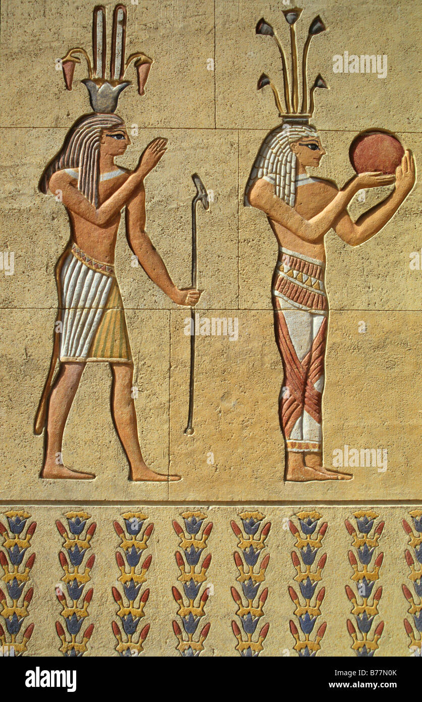 Parete egiziano rilievo in Terra Mítica Theme Park, Benidorm, Costa Blanca, Spagna, Europa Foto Stock