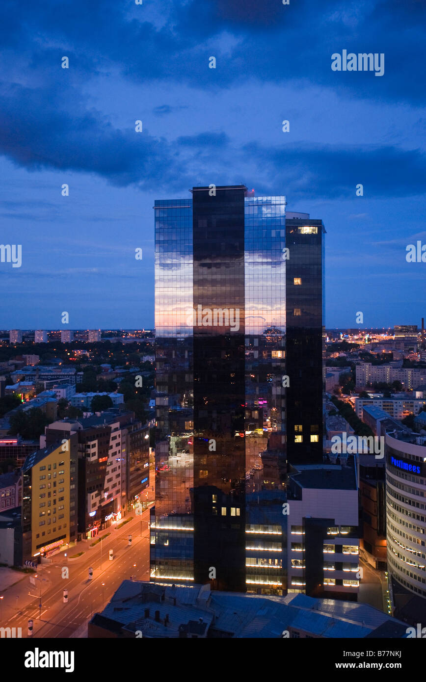 Alto edificio nel quartiere degli affari di Tallinn, Estonia, paesi baltici, Europa nord-orientale Foto Stock