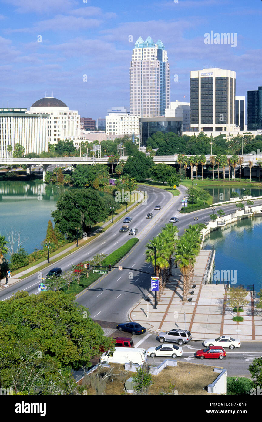 Vista in elevazione Orange Avenue nel centro cittadino vicino al Lago di Lucerna Orlando in Florida Foto Stock