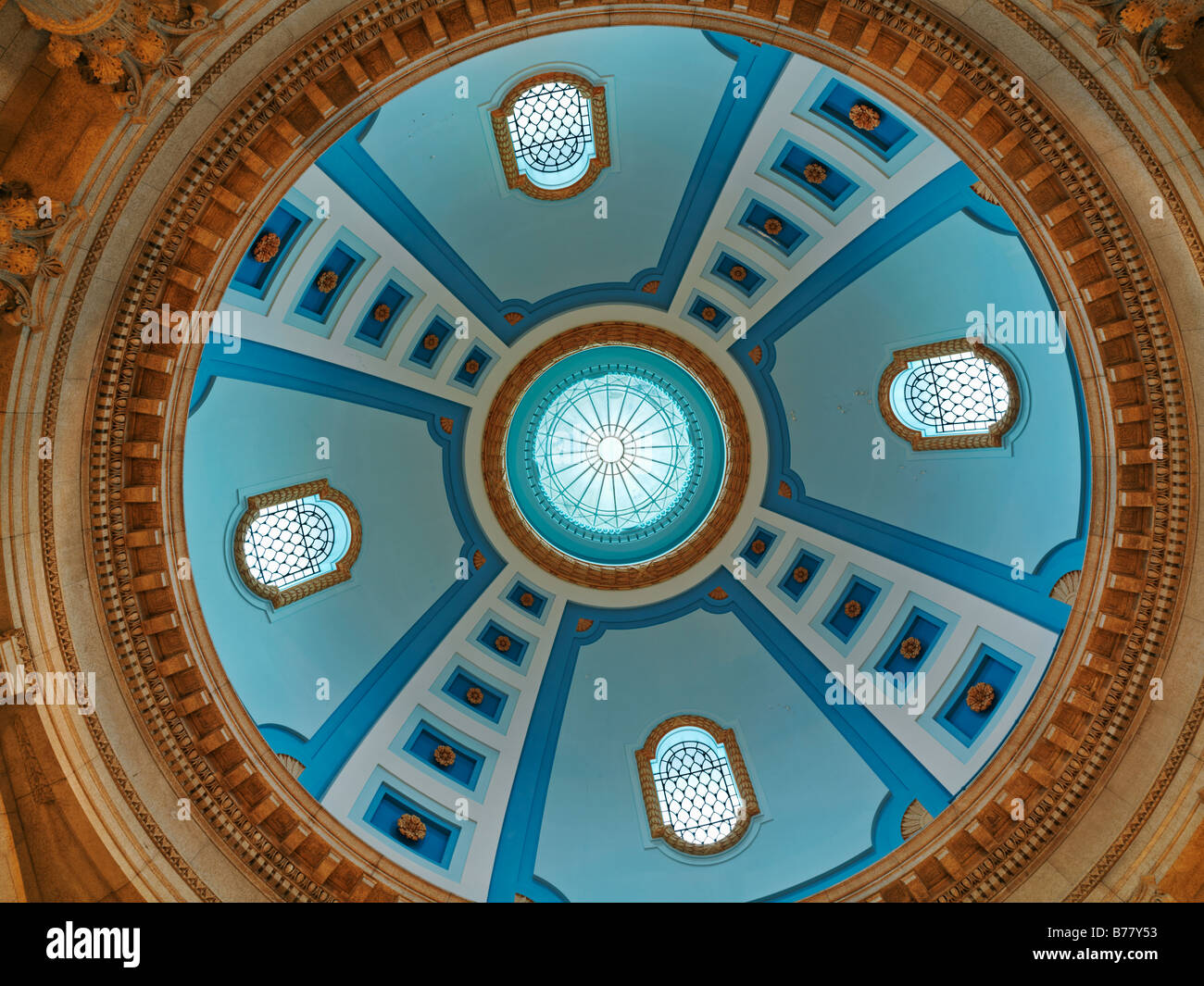 Canada,Manitoba,Winnipeg, Manitoba Legislative Building vista interna alla ricerca fino all'interno della cupola Foto Stock
