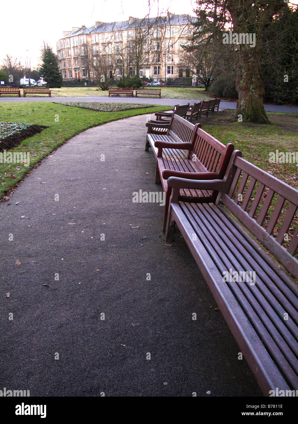 Panca e percorso Botanic Gardens Glasgow Foto Stock