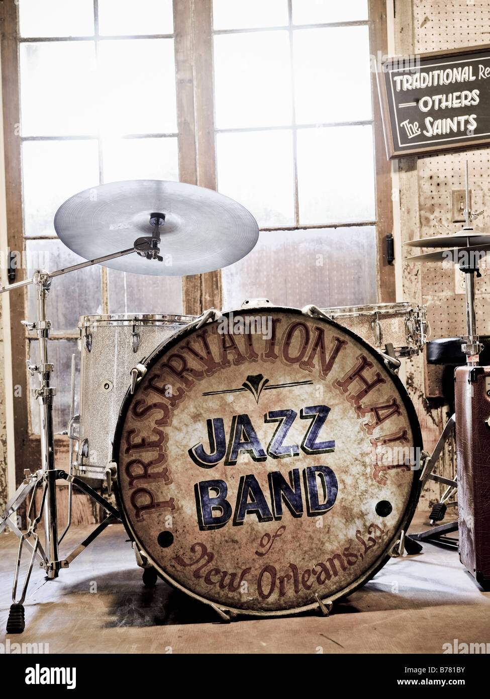 Drum kit, pannello frontale illustrato ' Preservation Hall Jazz Band' Preservation Hall, New Orleans, Louisiana, USA Foto Stock