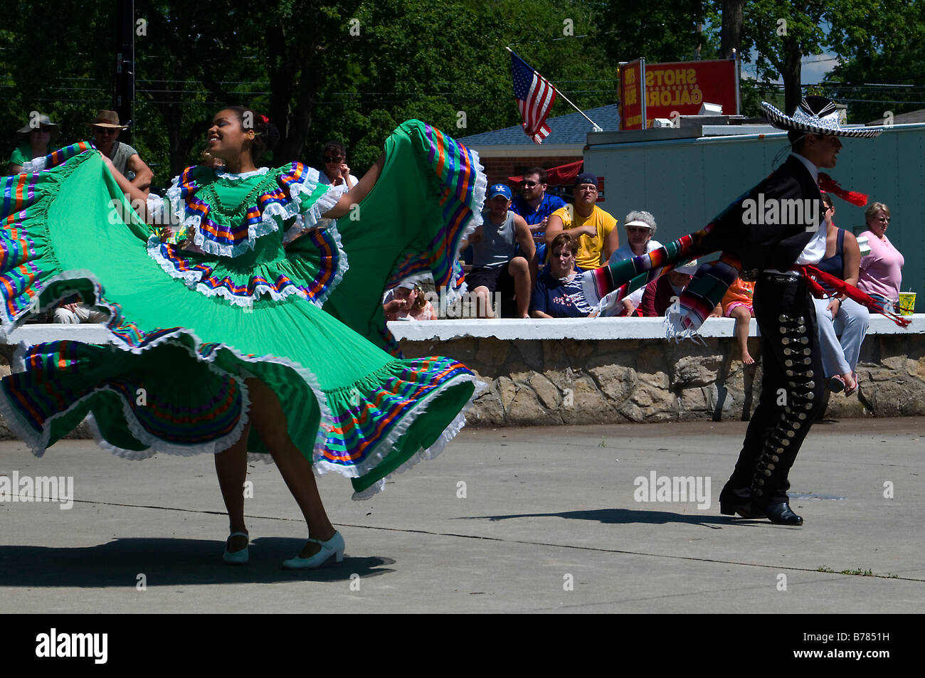 Tradizionale danza messicana che viene visualizzata in corrispondenza della sagra delle ciliegie Foto Stock