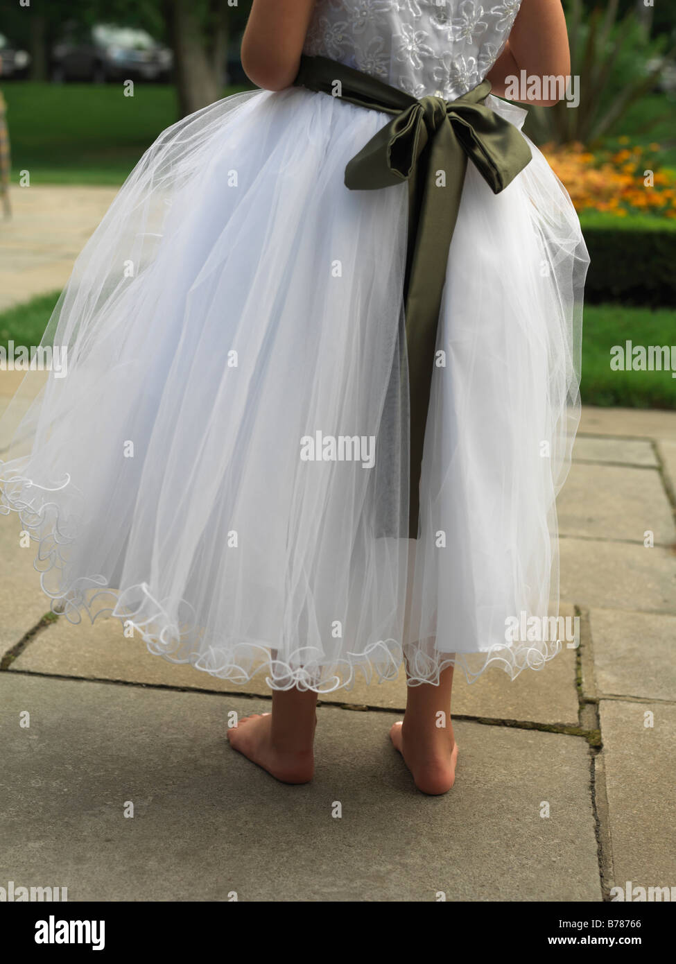 Fiore ragazza ad un matrimonio deatil di vestire Foto Stock