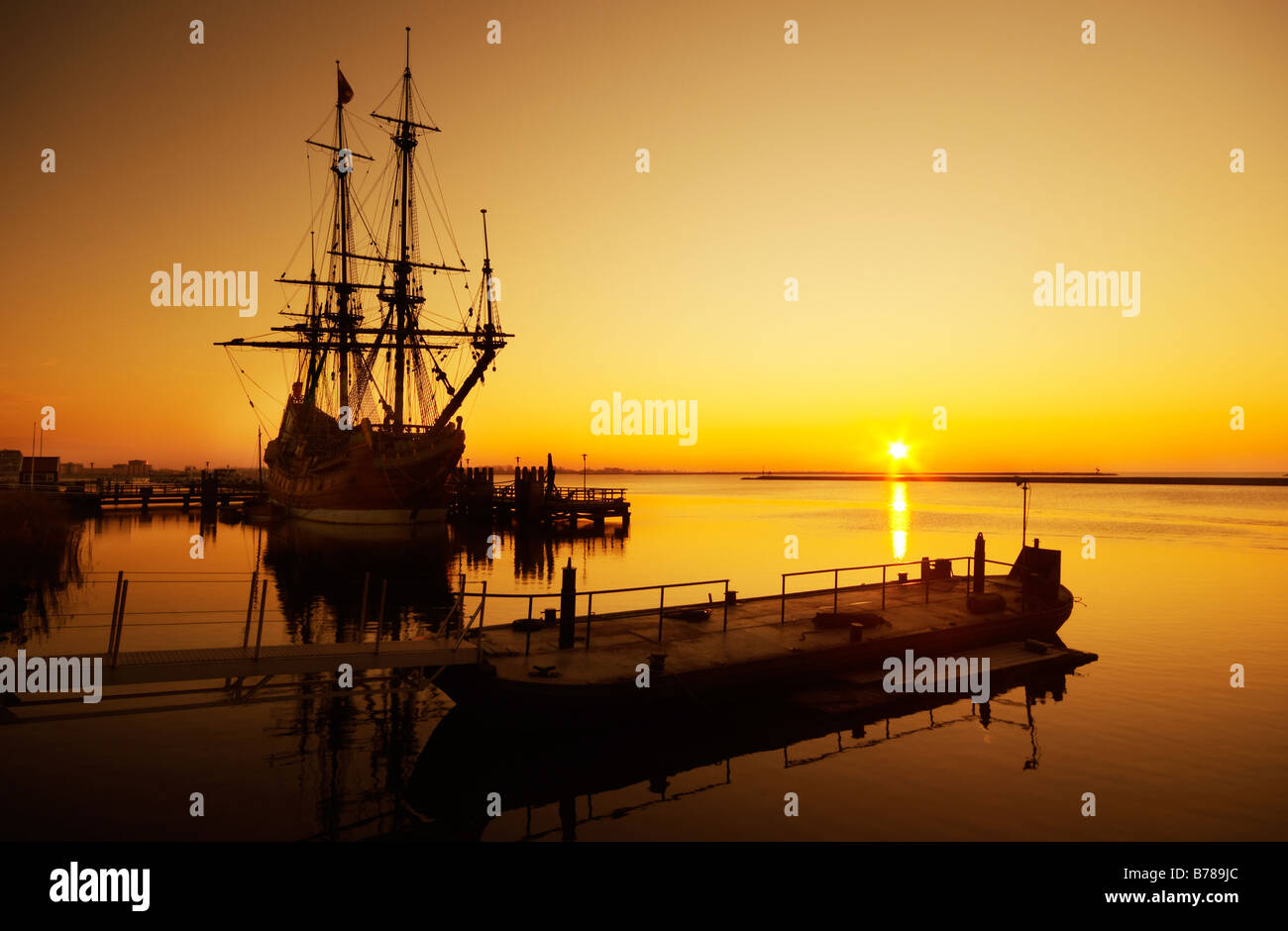 Una vecchia nave nel porto di notte Batavia Olanda Paesi Bassi Foto Stock