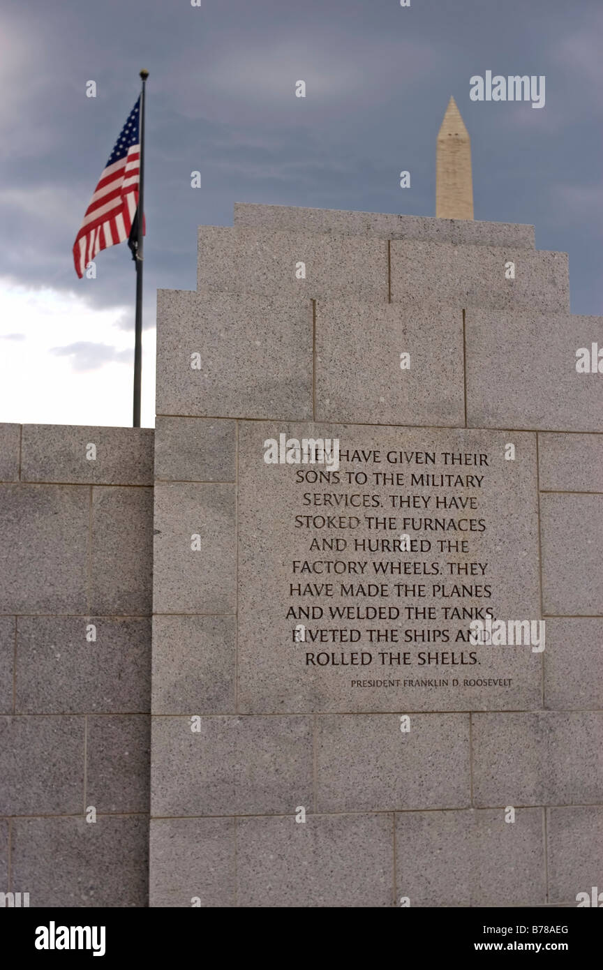 Il presidente Franklin D. Roosevelt citazione sulla parete del National Memoriale della Seconda Guerra Mondiale, Washington DC bandiera degli Stati Uniti un monumento FDR Foto Stock